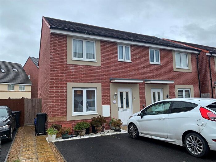 3 Bedroom Semi-detached House For Sale In Coral Avenue, Bridgwater, TA6