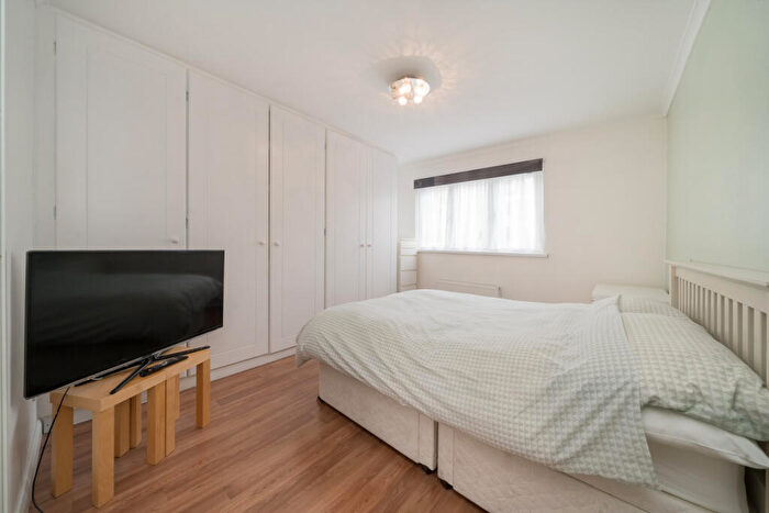 4 Bedroom Terraced House For Sale In Chambord Street, London, E2