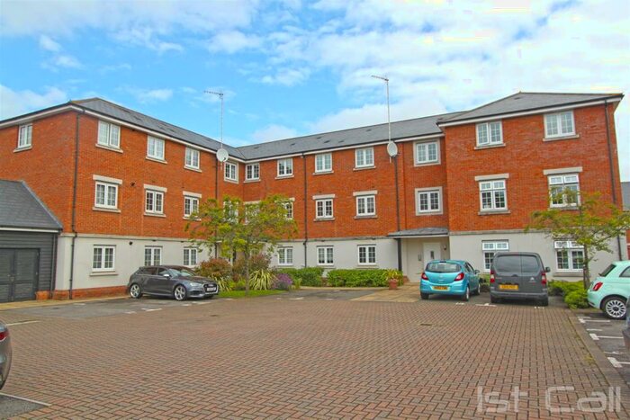 2 Bedroom Flat To Rent In Salisbury Close, Rayleigh, SS6