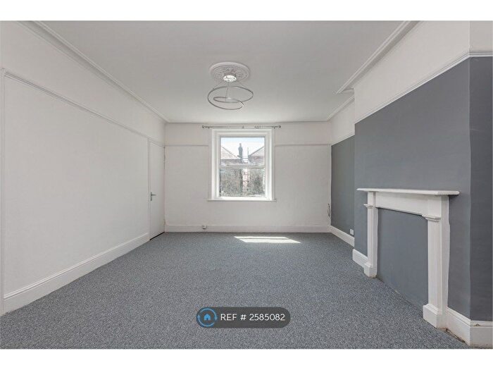 2 Bedroom Flat To Rent In Sandringham Court - Rent To Buy, Broadstairs, CT10