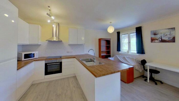 1 Bedroom Flat To Rent In Durward Street, Whitechapel, London, E1