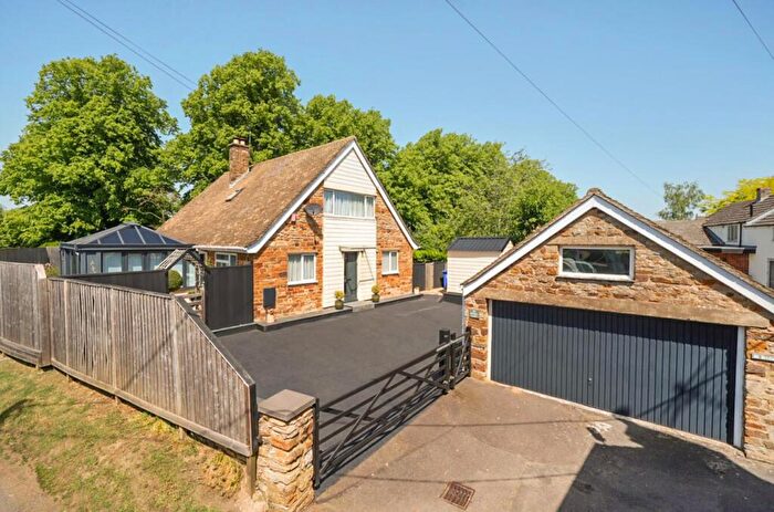 5 Bedroom Detached House For Sale In Bridle Path, Brafield On The Green, Northampton, NN7