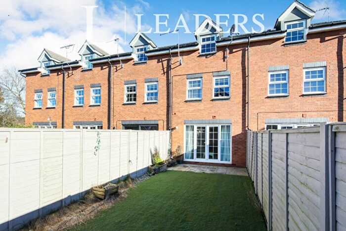 4 Bedroom Town House To Rent In Smithers Close, CW5