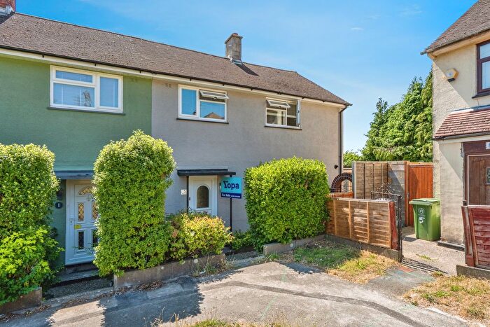 3 Bedroom Semi-Detached House For Sale In Blakemere Crescent, Portsmouth, PO6