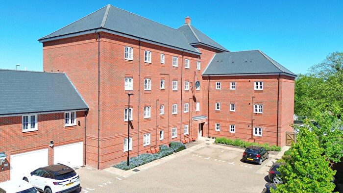 2 Bedroom Flat For Sale In Masterson Close, Aldershot, GU11