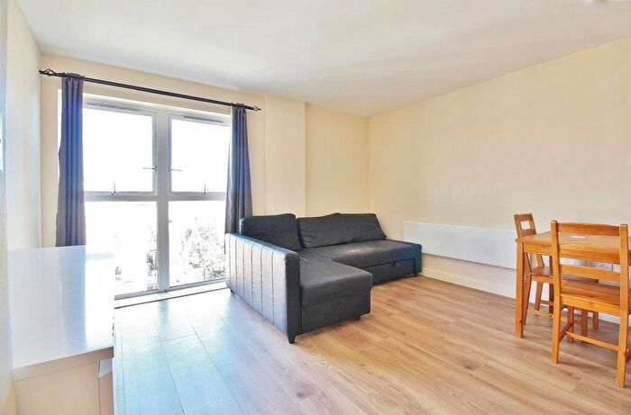 1 Bedroom Flat To Rent In Lanadron Close, Isleworth, TW7