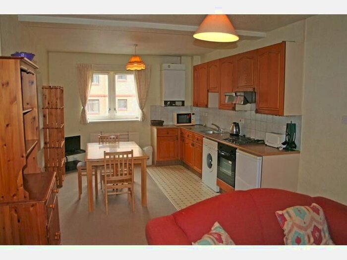 2 Bedroom Flat To Rent In Piershill Terrace, Edinburgh, EH8