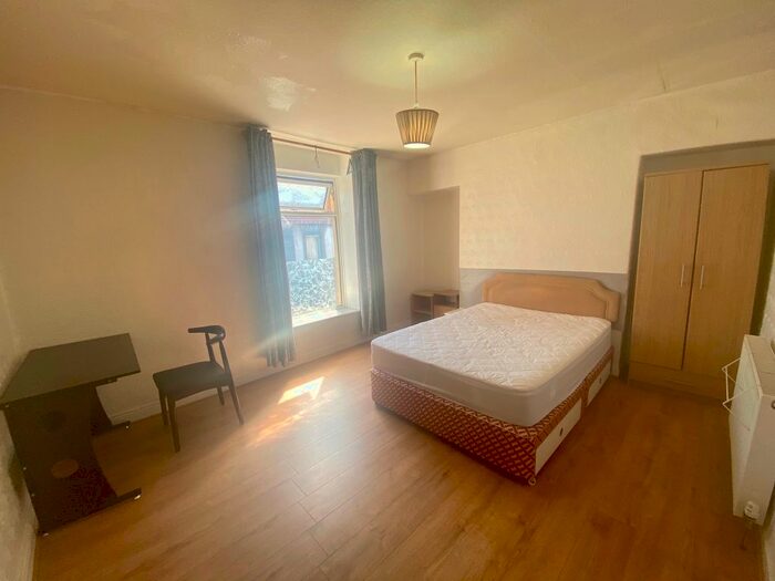 3 Bedroom Terraced House To Rent In Spring Terrace, Swansea, SA1