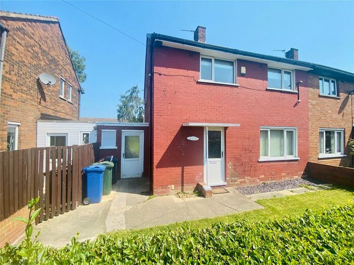 3 Bedroom Semi-Detached House To Rent In Lindhurst Road, Barnsley, South Yorkshire, S71