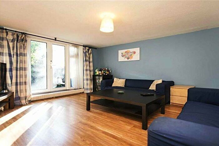 4 Bedroom Flat To Rent In Coburg Street, Camden - Regents Park, NW1