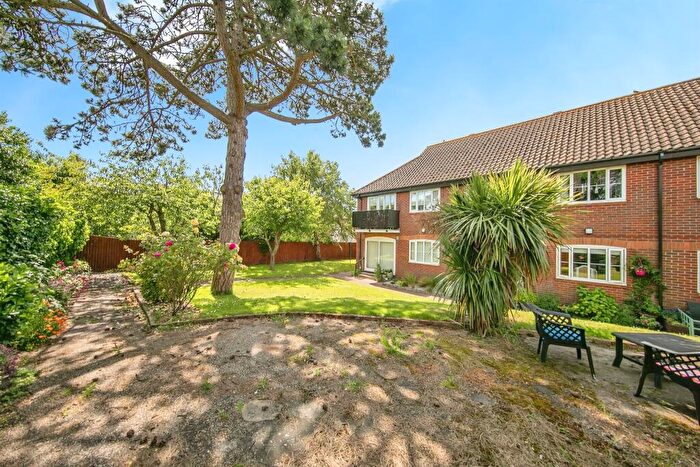 1 Bedroom Flat For Sale In Louise Close, Walton On The Naze, CO14