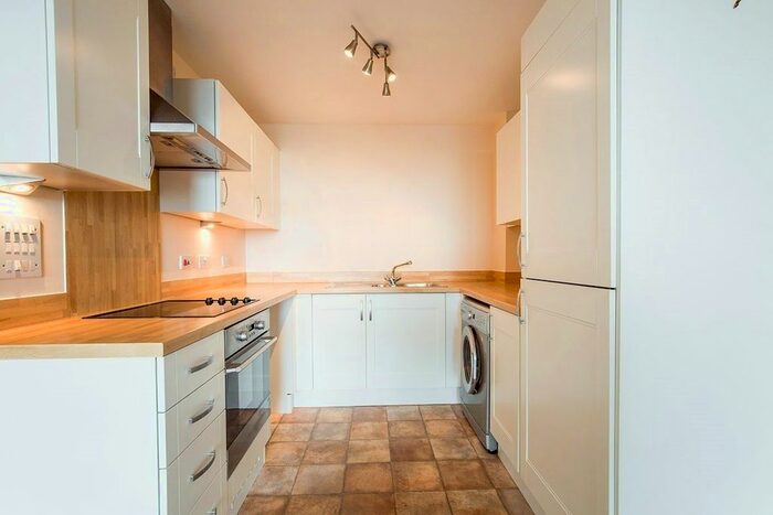 1 Bedroom Flat To Rent In Fratton Way, Southsea, Hampshire, PO4