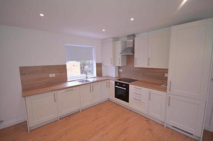 3 Bedroom Flat To Rent In Balaam Street, Plaistow, London, E13