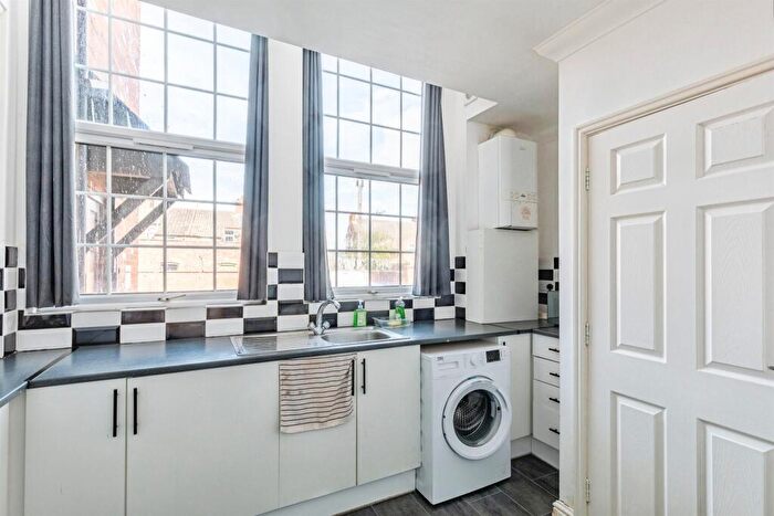 3 Bedroom Flat For Sale In Havelock Street, Kettering, NN16