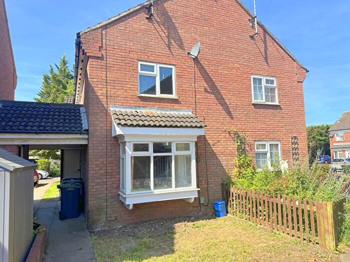 2 Bedroom Cluster House To Rent In Howard Close, Luton, LU3