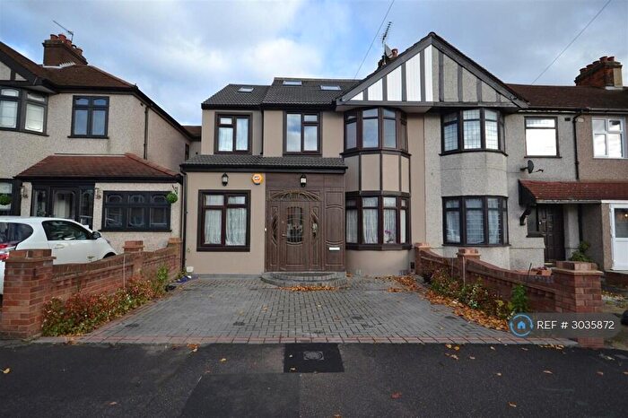 6 Bedroom Semi-Detached House To Rent In Dunspring Lane, Ilford, IG5