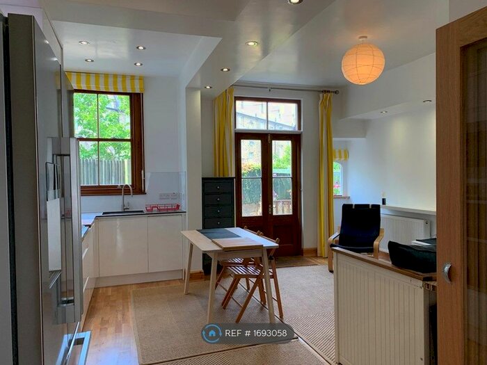 1 Bedroom Flat To Rent In Knatchbull Road, London, SE5