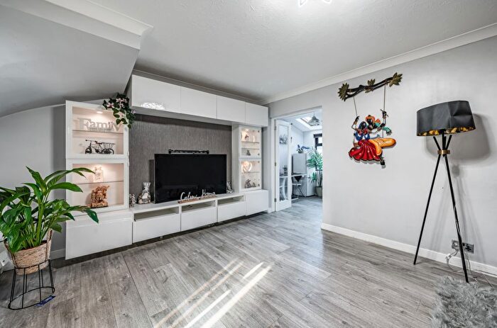 5 Bedroom End Terrace House For Sale In Saffron Close, Croydon, Surrey, CR0