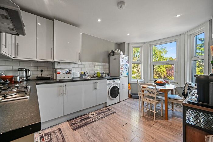 3 Bedroom Maisonette For Sale In Harlesden Gardens, London, NW10