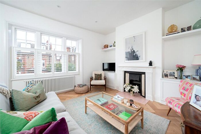 2 Bedroom Apartment For Sale In Foxmore Street, London, SW11