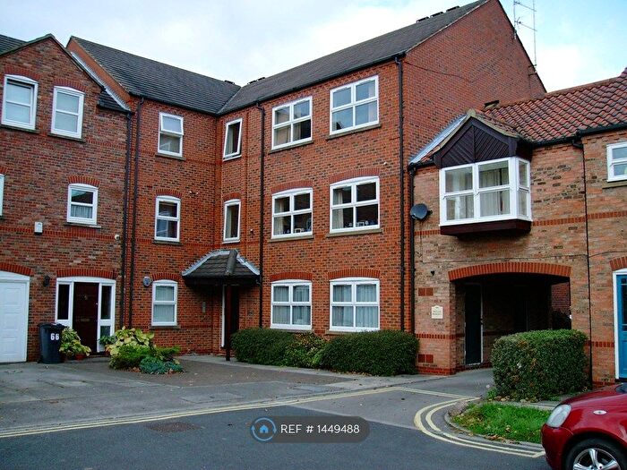 3 Bedroom Flat To Rent In Hansom Place, York, YO31