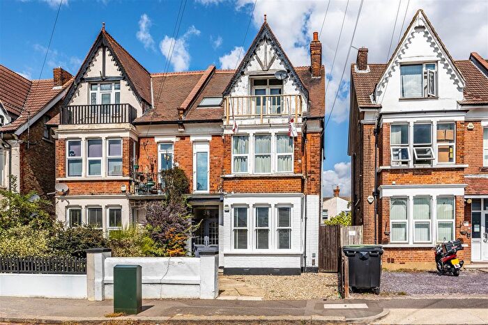 1 Bedroom Flat For Sale In Genesta Road, Westcliff-On-Sea, SS0