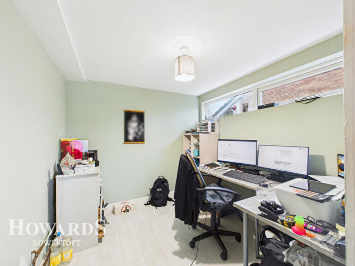 5 Bedroom Detached House For Sale In Fleetdyke Drive, Lowestoft, NR33