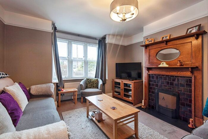 4 Bedroom Semi-Detached House For Sale In London Road, Biggleswade, Bedfordshire, SG18 - Photo 3