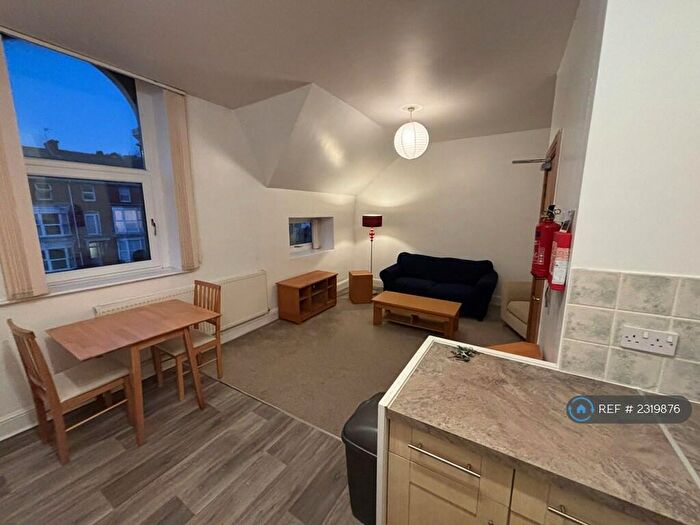 1 Bedroom Flat To Rent In Sketty Road, Swansea, SA2