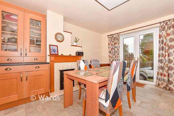 4 Bedroom Semi Detached House For Sale In Knowle Road, Penenden Heath, Maidstone, Kent, ME14