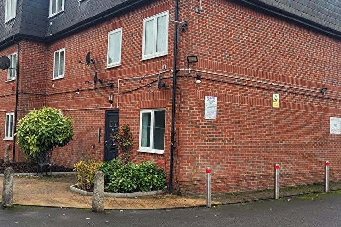 1 Bedroom Flat For Sale In Ibbotson Court, Poyle Road, Colnbrook, SL3