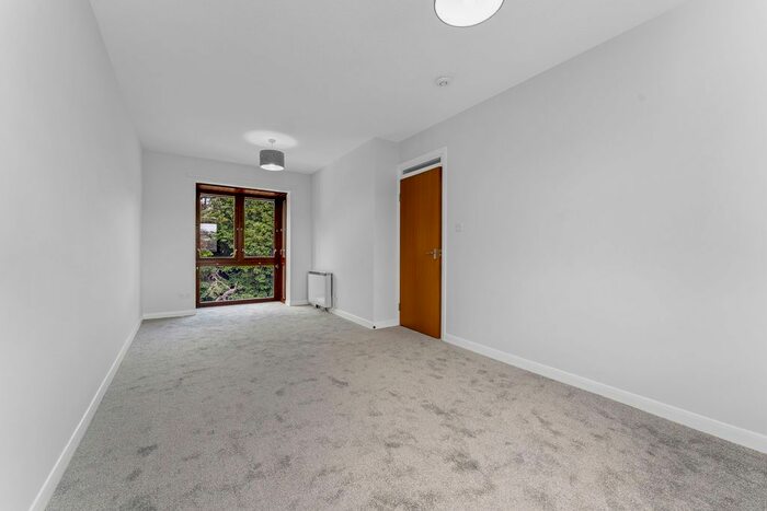 2 Bedroom Flat To Rent In Warriston Road, Canonmills, Edinburgh, EH7