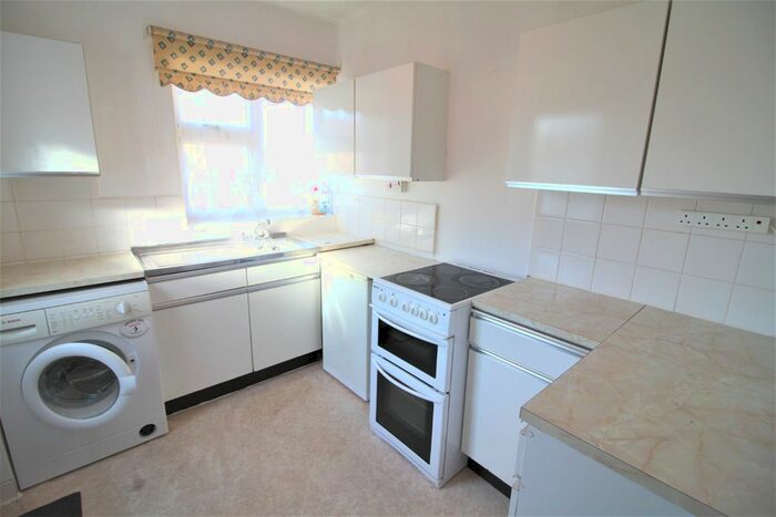 2 Bedroom Bungalow To Rent In Fouracres Hemel Hempstead, Hertfordshire, HP3
