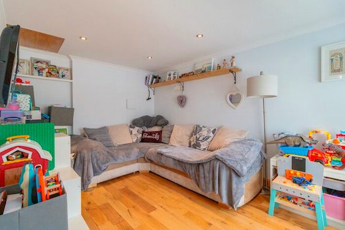 3 Bedroom Semi-Detached House For Sale In Woodcote Avenue, London, NW7