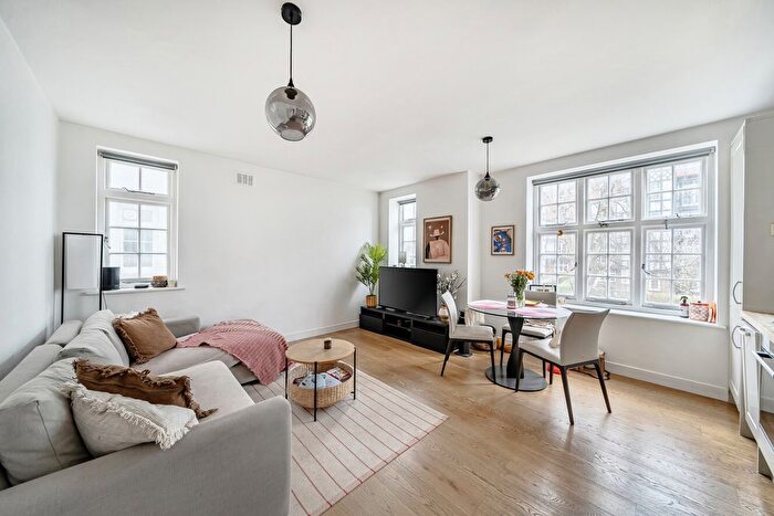 2 Bedroom Flat For Sale In Oakeshott Avenue, London, N6