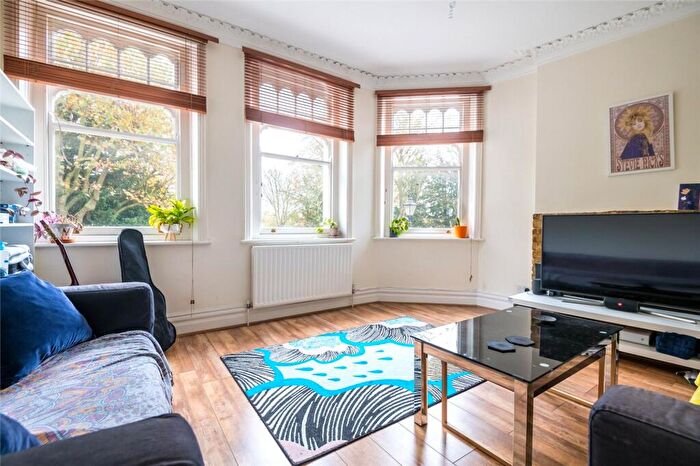 2 Bedroom Flat To Rent In Half Moon Lane, London, SE24