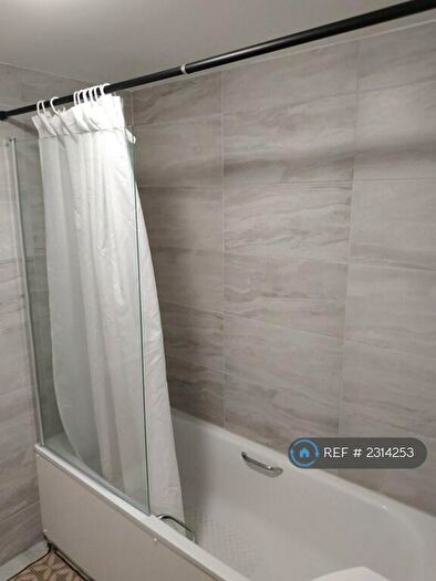 1 Bedroom Flat To Rent In St. Lukes Court, London, SE6