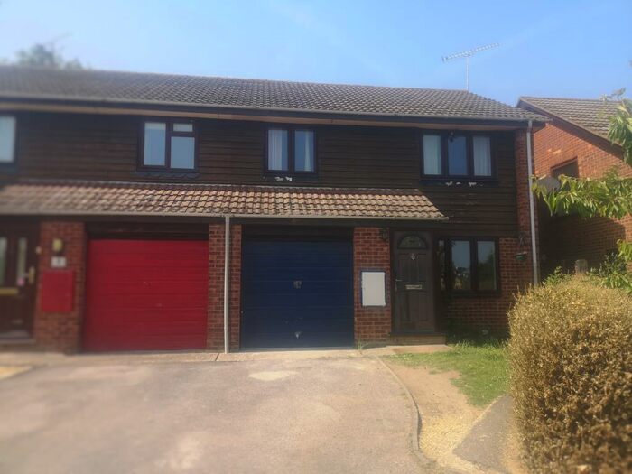 3 Bedroom End Of Terrace House To Rent In Wokingham, Berkshire, RG41
