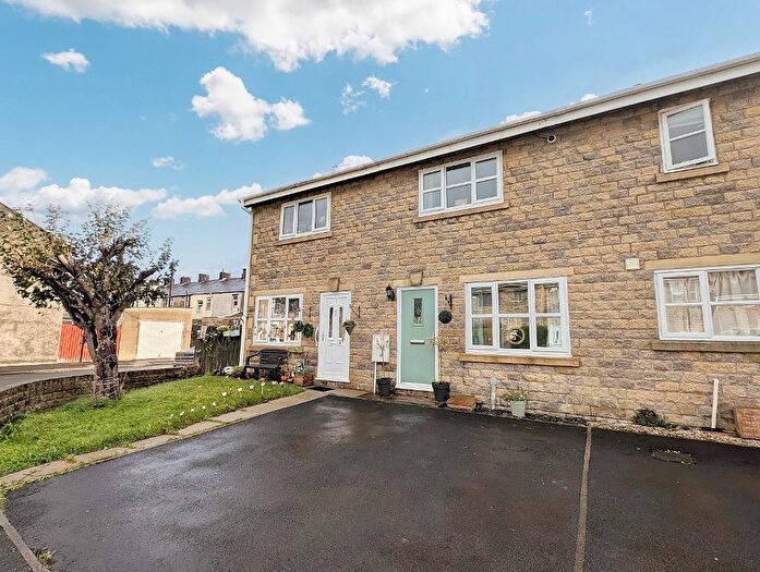 2 Bedroom Mews For Sale In Barn Croft, Clitheroe, BB7