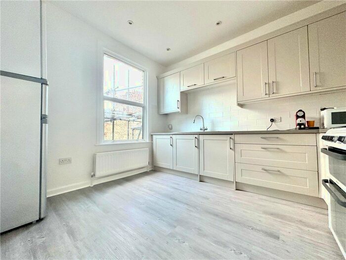 2 Bedroom Flat To Rent In London Road, Twickenham, TW1