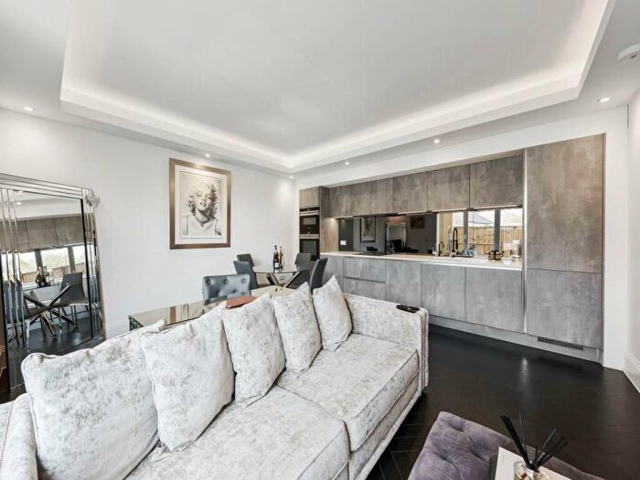 1 Bedroom Flat To Rent In Manor Road, Chigwell, IG7
