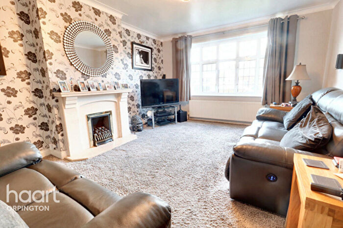 3 Bedroom Semi Detached House For Sale In Park Avenue, Orpington, BR6