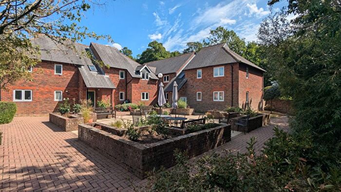 2 Bedroom Flat For Sale In The Slade, Tonbridge, TN9