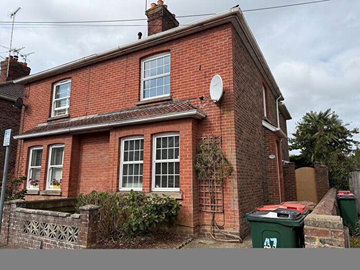 2 Bedroom Semi Detached House To Rent In Malthouse Road, Crawley, RH10