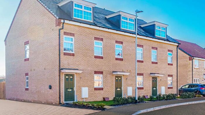 4 Bedroom Semi Detached House For Sale In Corby Glen, Lincolnshire, Grantham, NG33