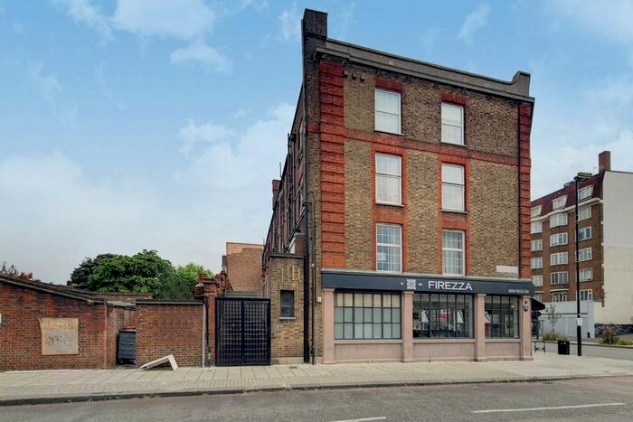 4 Bedroom Flat To Rent In Broadlands Avenue, Streatham, London, SW16