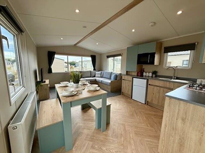 2 Bedroom Park Home For Sale In Par, PL24