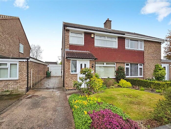 3 Bedroom Semi Detached House For Sale In Roosa Close, Nottingham, NG6