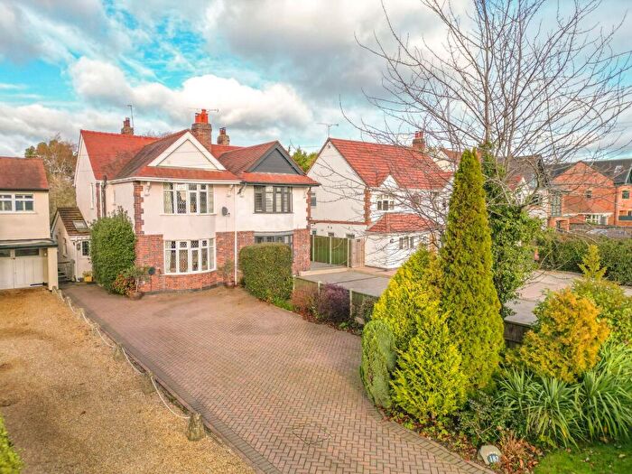 3 Bedroom Semi-Detached House For Sale In Hinckley Road, Nuneaton, CV11