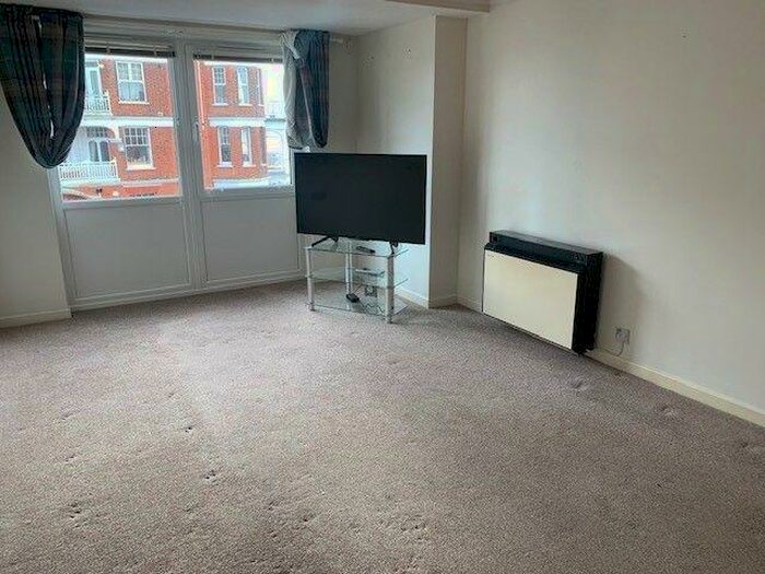 1 Bedroom Flat To Rent In Westcliff On Sea, SS0